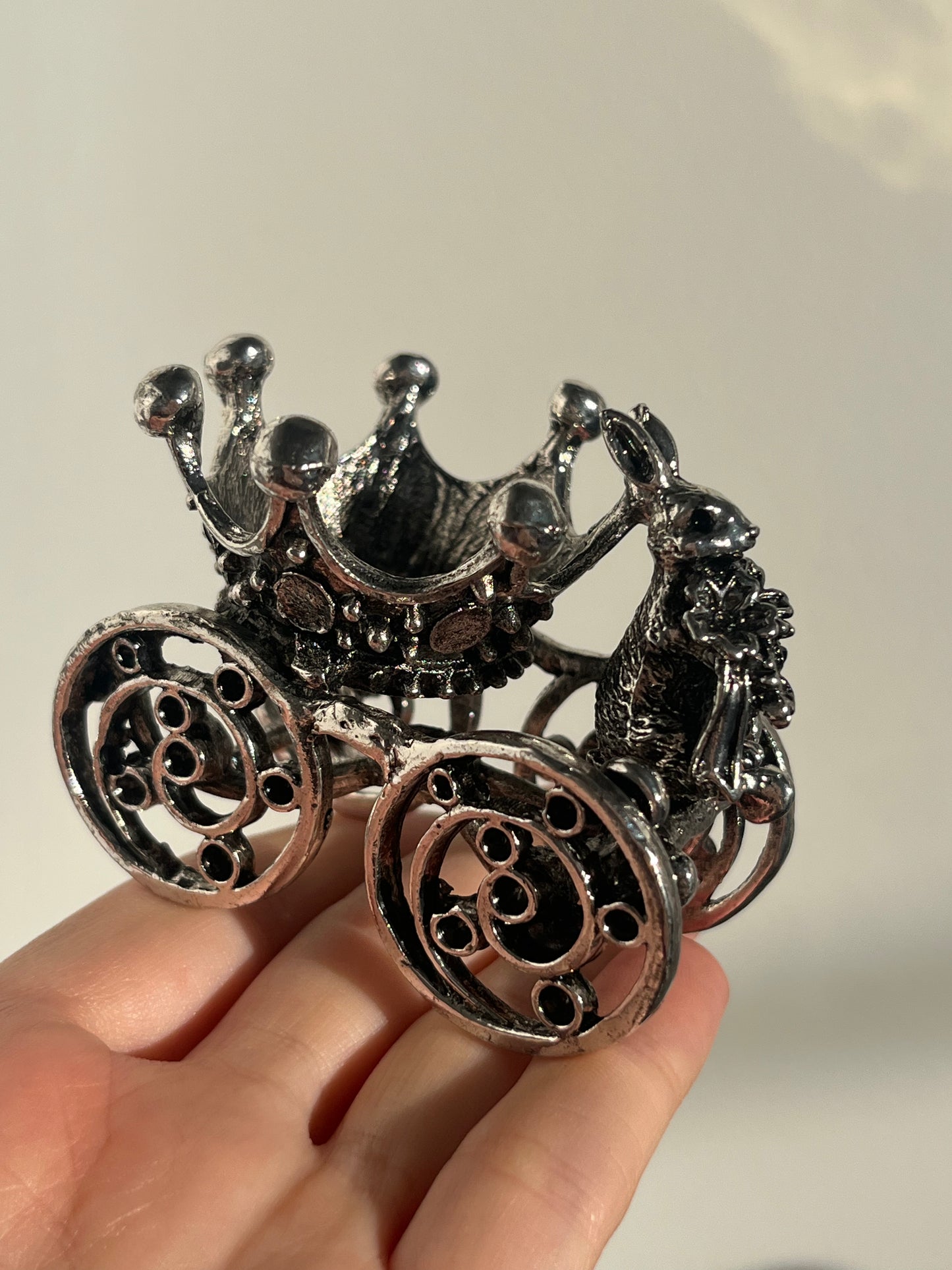 Silver Enchanted Carriage Sphere Stand