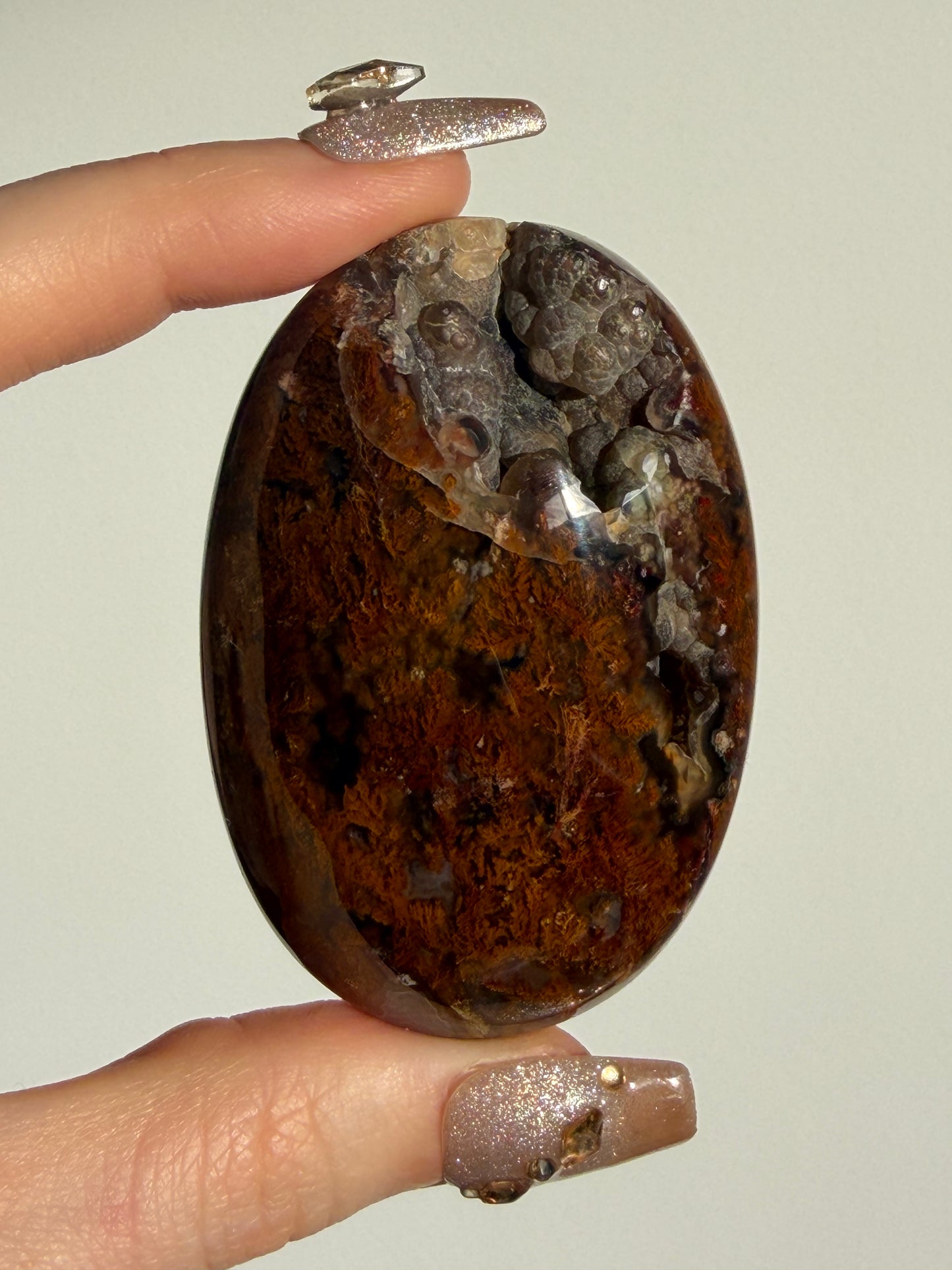 Tembaga Moss in Chalcedony Palmstone B