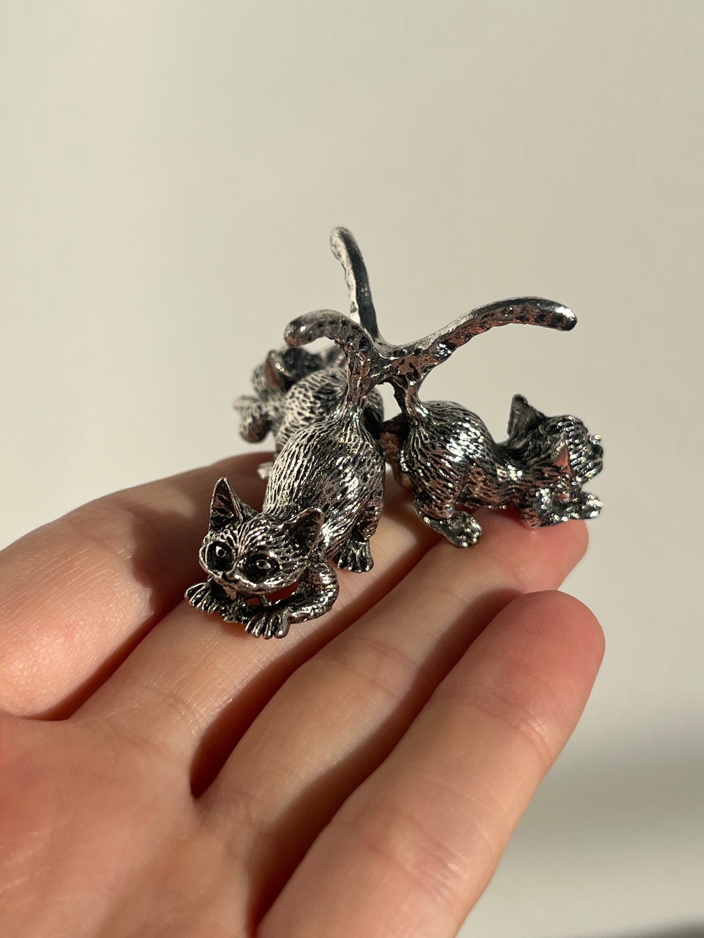 "Three Little Kittens" Silver Sphere Stand