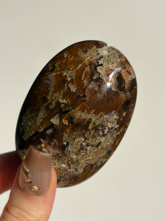 Tembaga Moss in Chalcedony Palmstone B