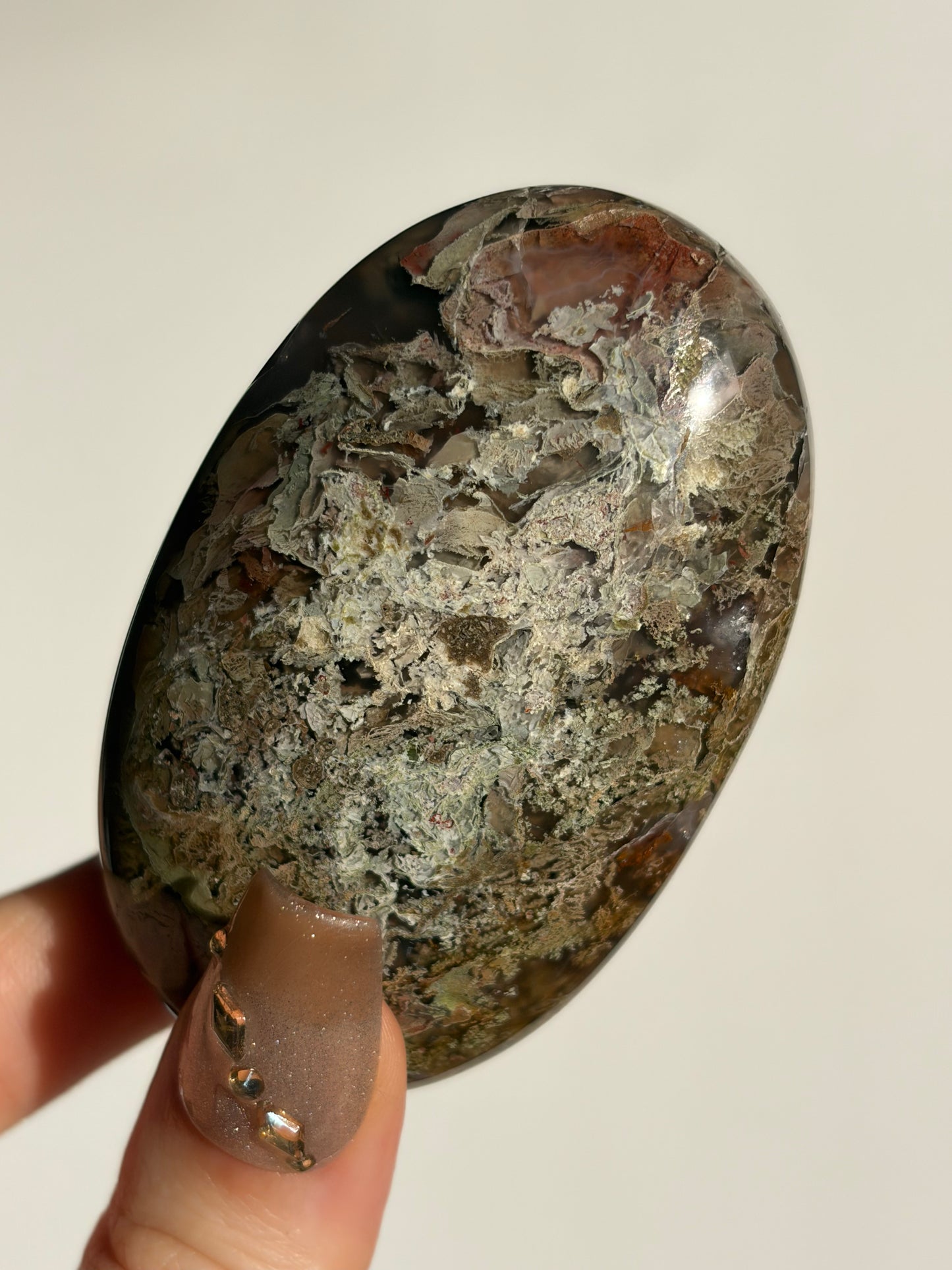 Tembaga Moss in Chalcedony Palmstone C